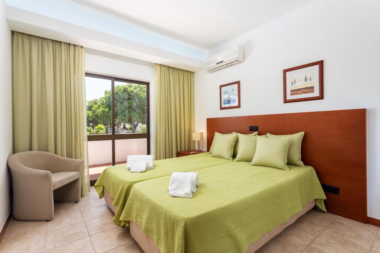 Host Wise - Bright Cozy Flats W Terrace & Pool Leilighet Quarteira Eksteriør bilde