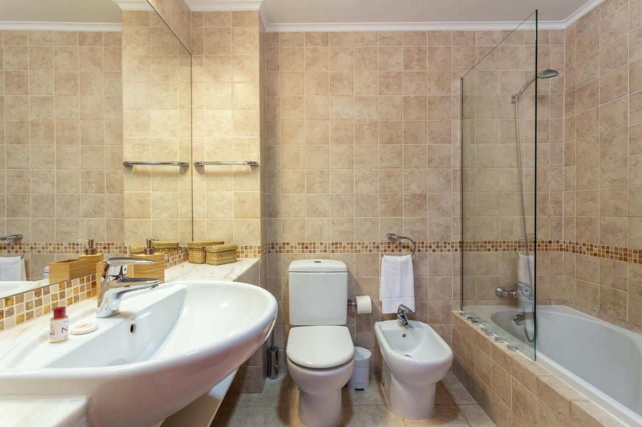 Host Wise - Bright Cozy Flats W Terrace & Pool Leilighet Quarteira Eksteriør bilde