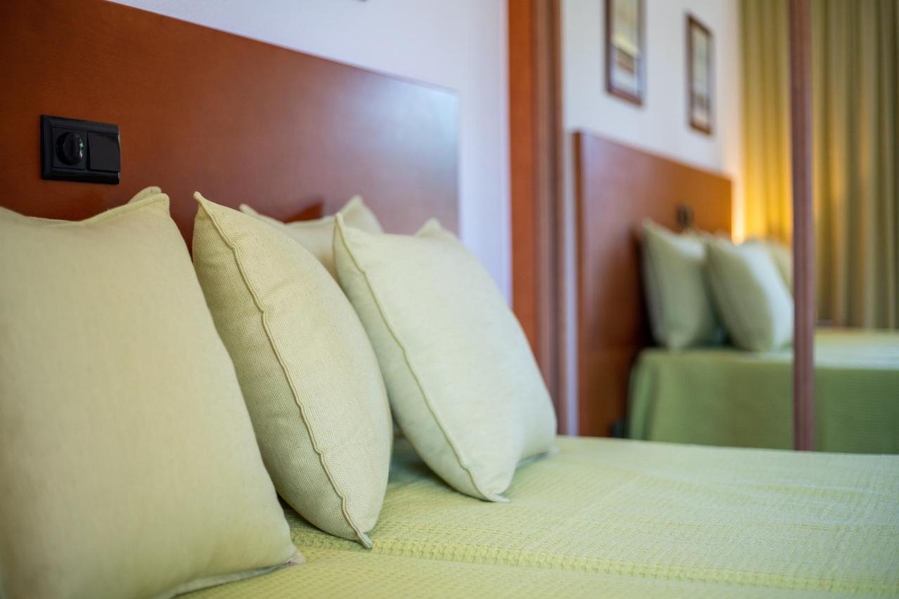 Host Wise - Bright Cozy Flats W Terrace & Pool Leilighet Quarteira Eksteriør bilde